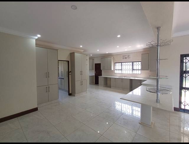 5 BEDROOM HOUSE FOR SALE IN HILTON GARDENS